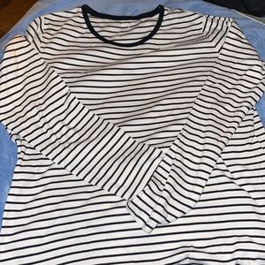 Woman’s lands end long sleeve shirt